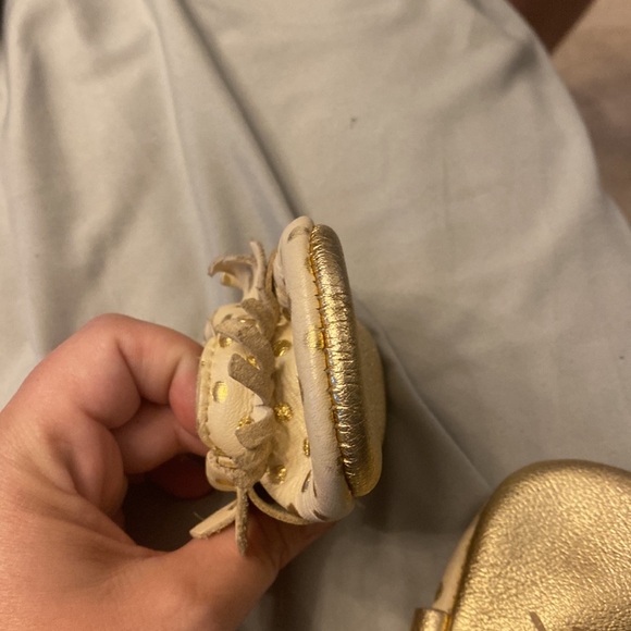 Freshly Picked Gold & Cream polka dot mocs size 1 - Picture 6 of 8